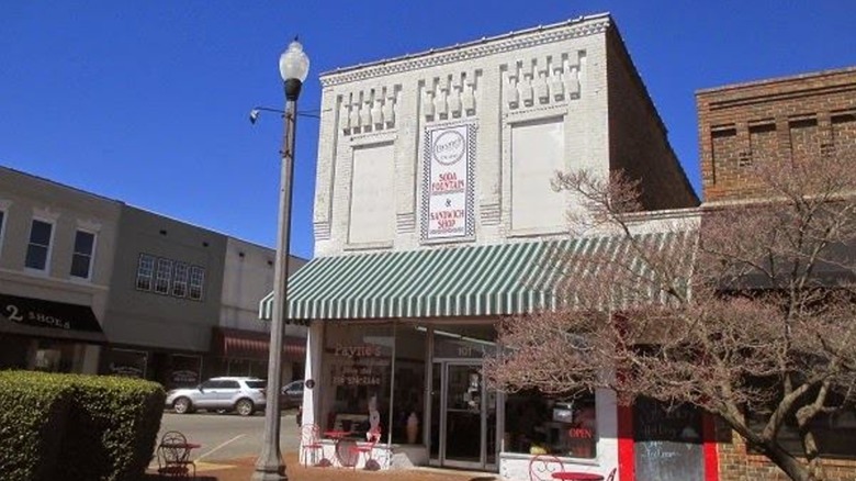Payne's Sandwich Shop & Soda Fountain front exterior
