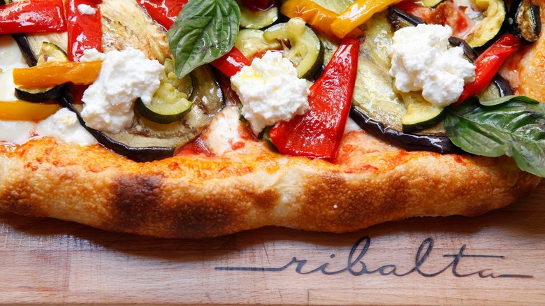 Vegetable pizza c