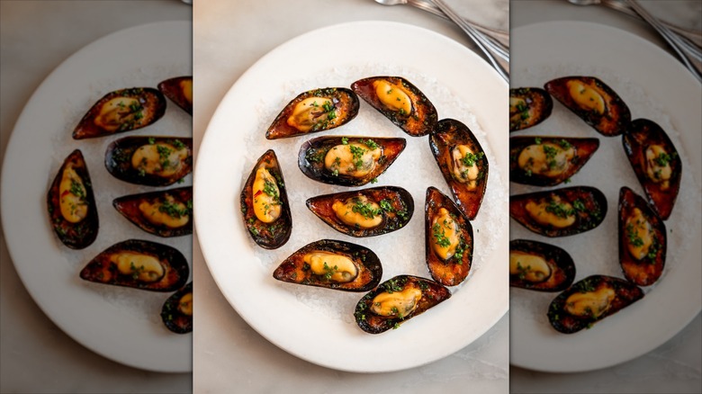 Assorted seasoned mussels on ice