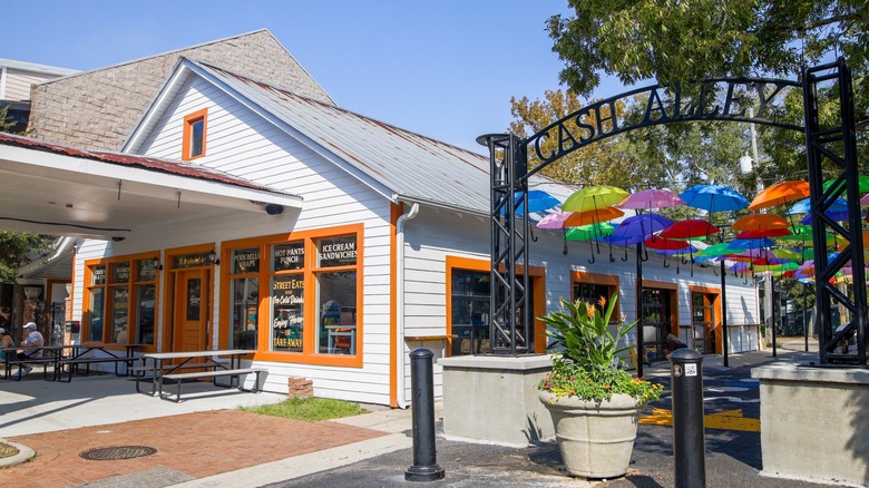 Cash Alley Garage exterior