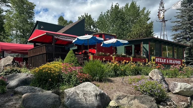 Casey's Caboose exterior
