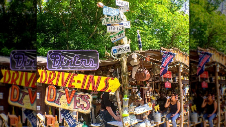 Hillbilly Hot Dogs exterior