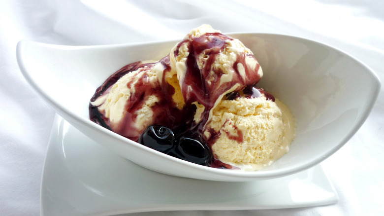 Vanilla ice cream with cherry sauce