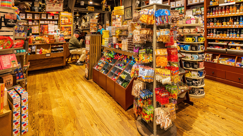 Cracker Barrel retail store
