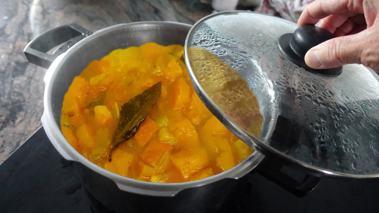 One bay leaf in a soup pot