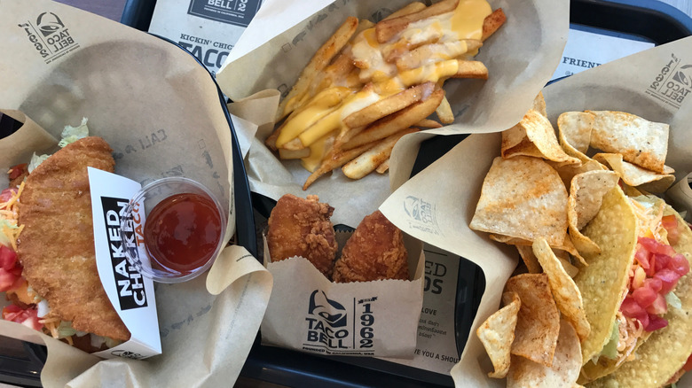 Several Taco Bell items on a tray.