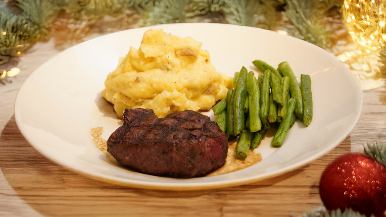 Petite filet with mashed potatoes and green beans