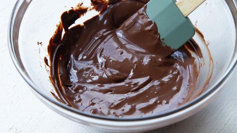 Melted chocolate in bowl