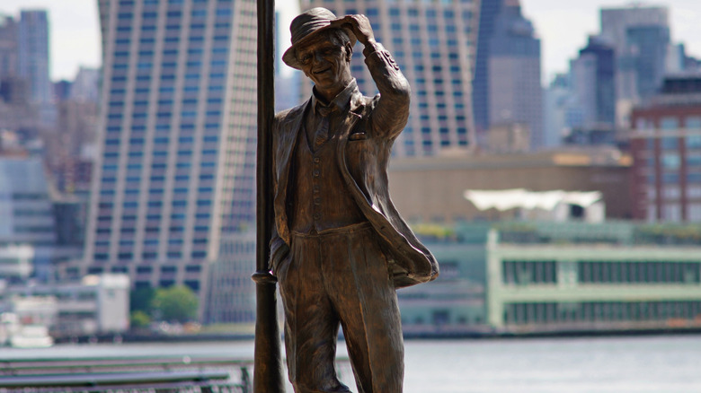 Frank Sinatra statue in Hoboken, New Jersey