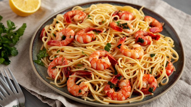 Shrimp scampi pasta on a plate