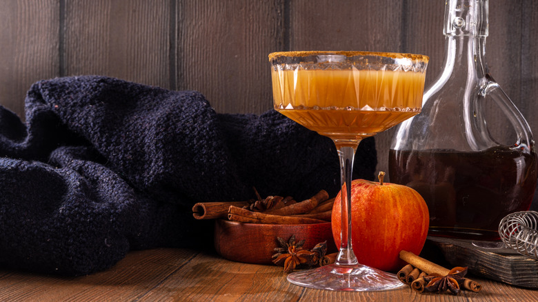 Apple cider cocktail