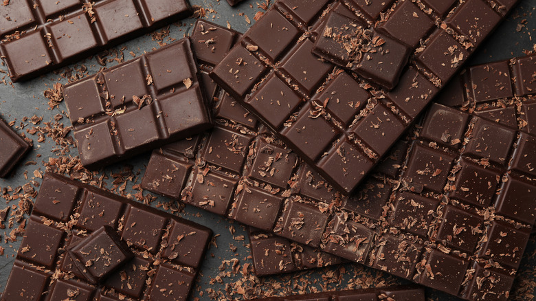 Dark chocolate bars with chocolate shavings