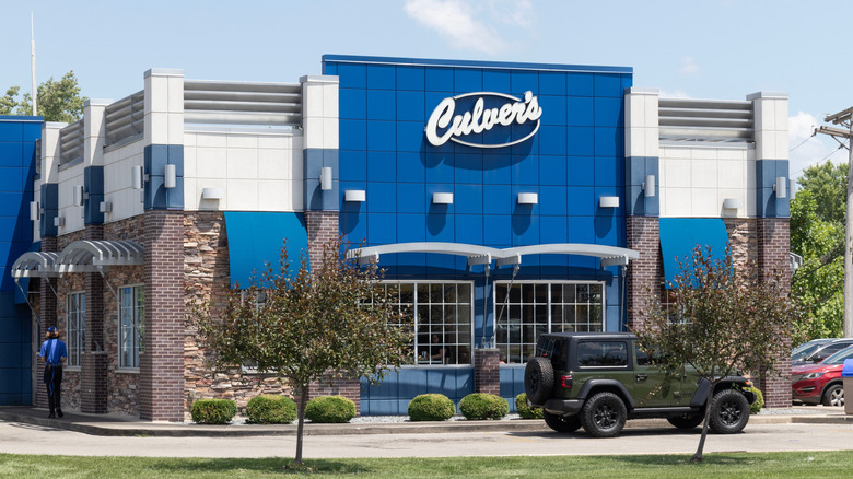Front of a Culver's restaurant with a blue and white facade with Culver's name in white script