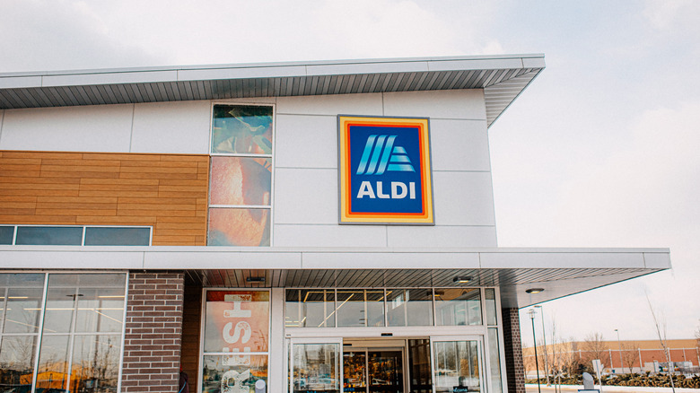 aldi exterior