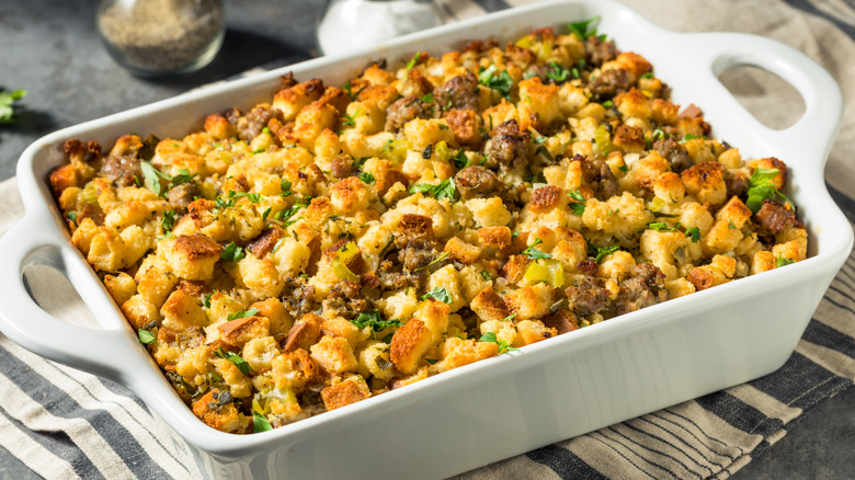 Stuffing in white baking pan on striped cloth