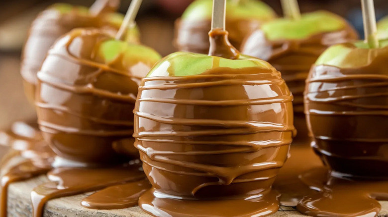 Whole green apples coated in caramel