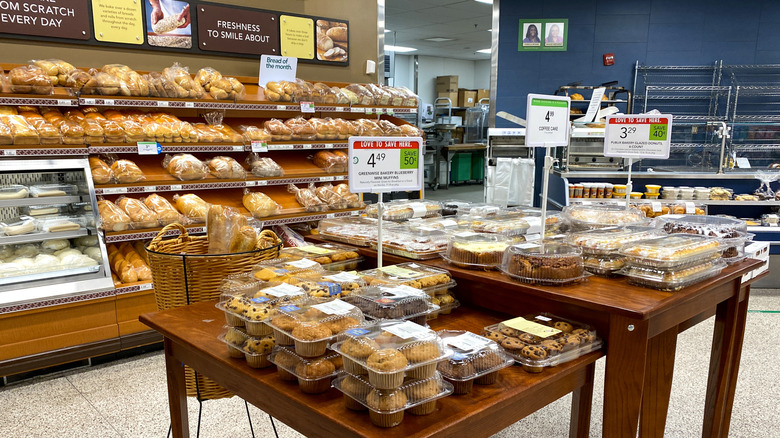 Publix bakery with stocked shelves and tables