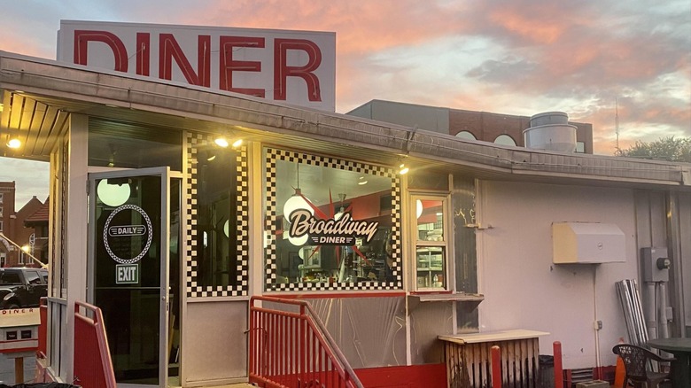 Exterior of Broadway Diner