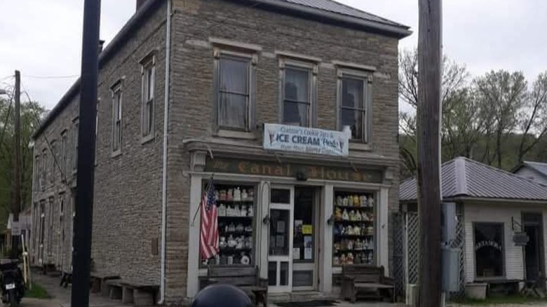 Grannie's Cookie Jars & Ice Cream Parlor exterior