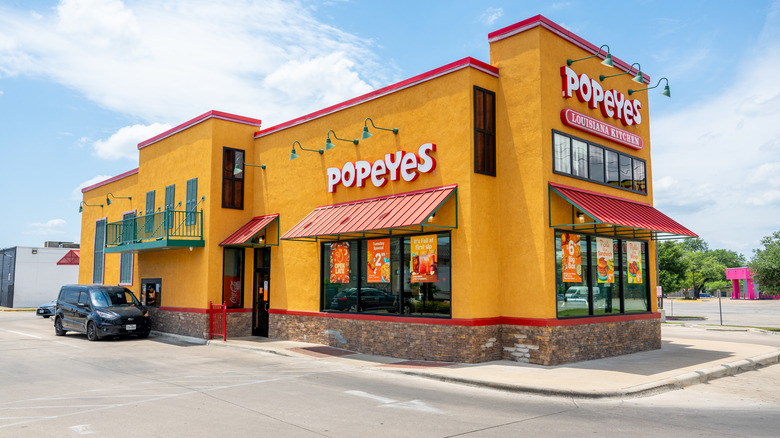 Side view of a Popeyes fast food restaurant