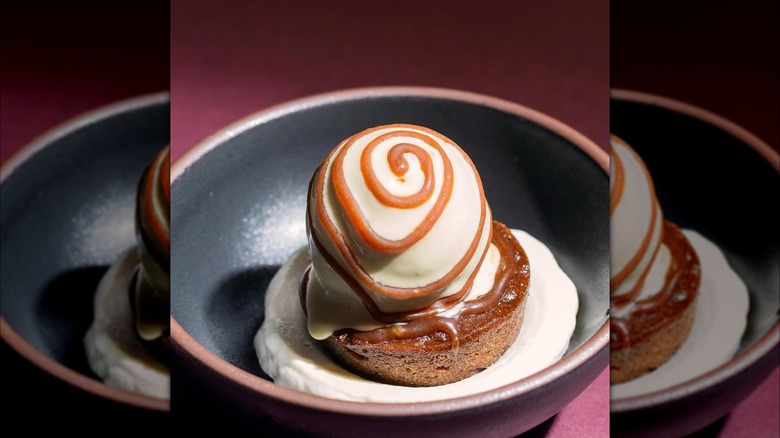 Sticky fig pudding
