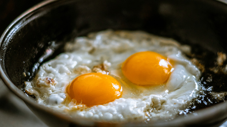 Fried eggs in pan