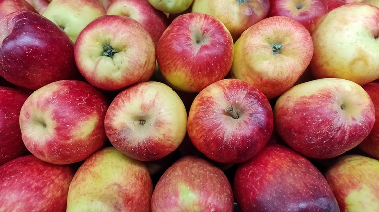 Honeycrisp apples stacked