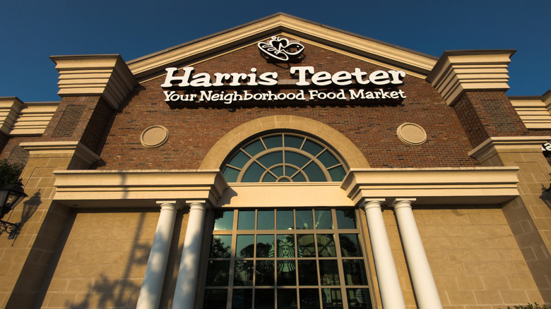 Harris Teeter Storefront Grocery Food Store