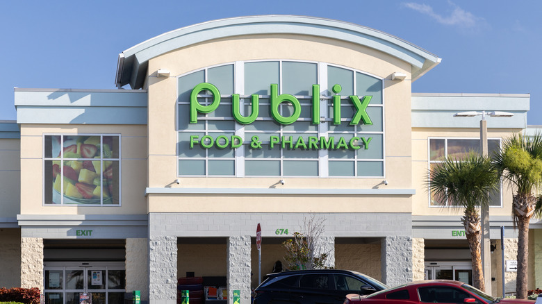 Publix Food and Pharmacy building