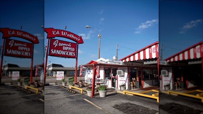 Exterior of Ed Walker´s Drive-In
