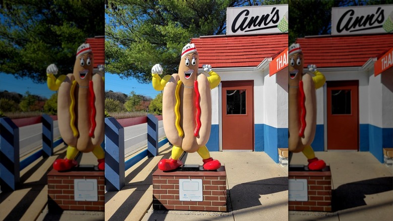 Hot dog statue outside Ann's Dari-Creme restaurant on bright day