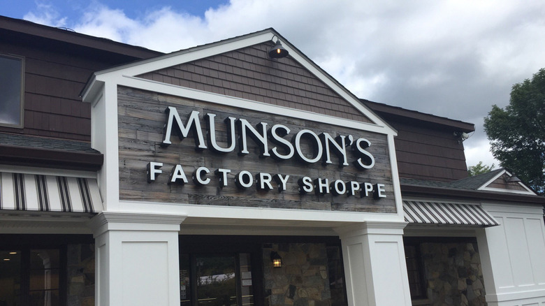 Munson's Factory Shoppe storefront on sunny day