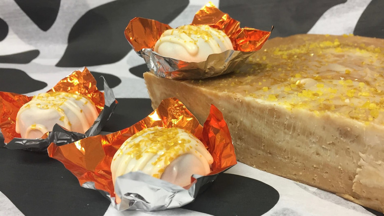 Light brown fudge bar by white truffles