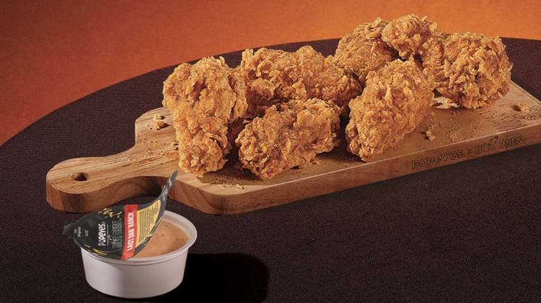 Popeyes Hot Ones Darin' Dab Ghost Wings with Last Dab Ranch dip cup