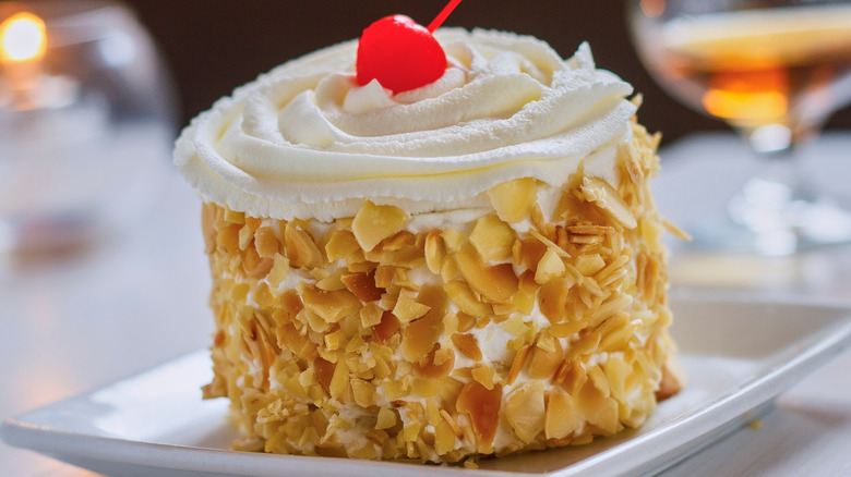 Miniature cake covered in toasted almonds