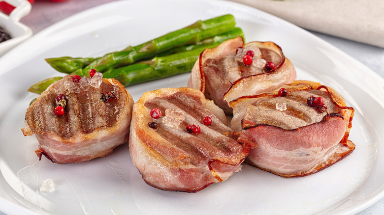bacon-wrapped pork tenderloin medallions with asparagus