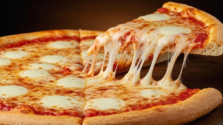 A cheese pizza pie.
