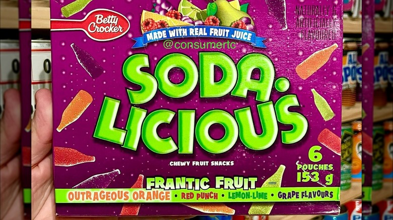 Box of betty crcker sodalicious fruit snacks
