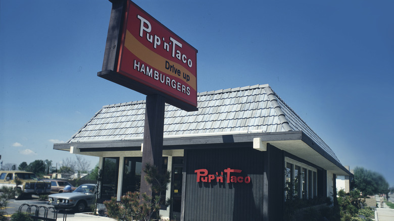 Pup 'n' Taco restaurant in 1978