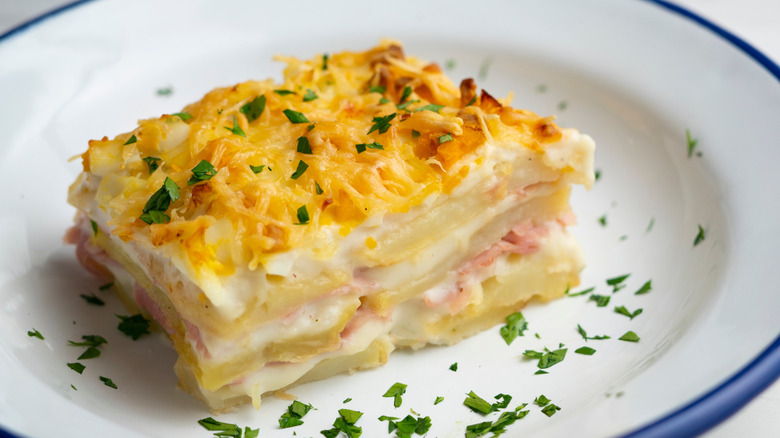 Potato lasagna with ham and cheese