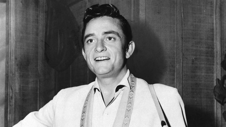 Young Johnny Cash singing