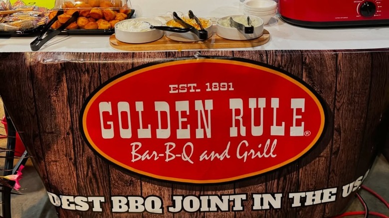 Golden Rule restaurant sign in Alabama with plates