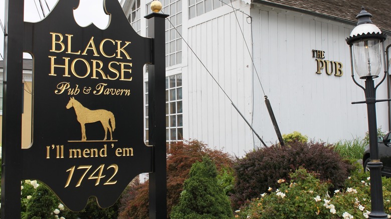 outside sign and building of The Black Horse in New Jersey