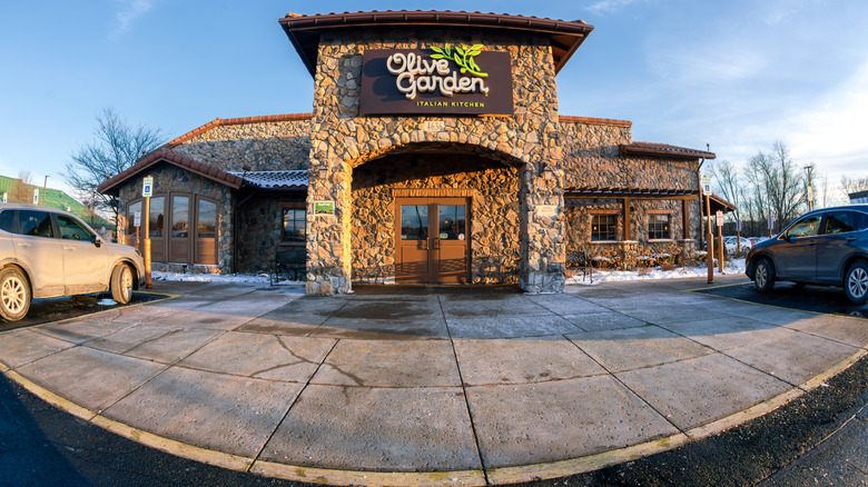 Exterior of an Olive Garden location as seen through a fish-eye lens