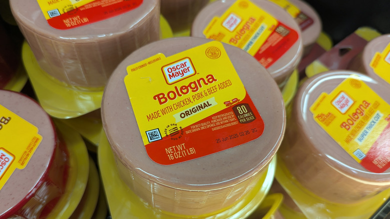 Packages of bologna deli meat from Oscar Mayer.