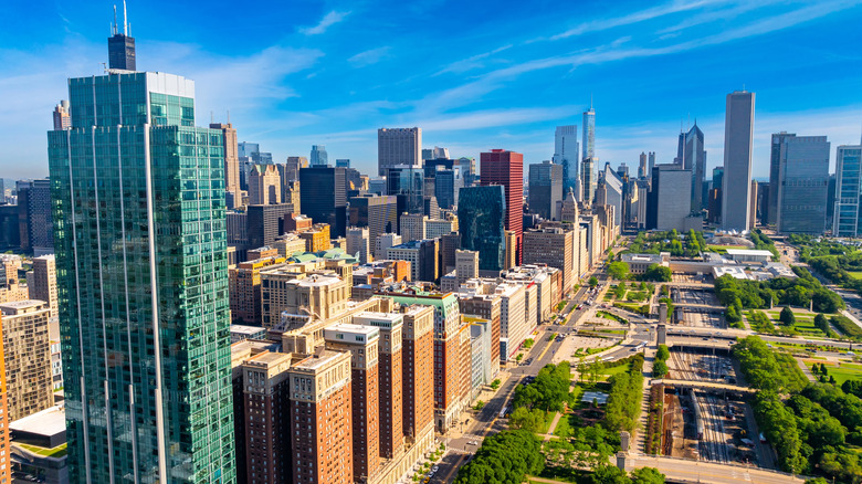 A scenic view of Chicago's Millennium Park.