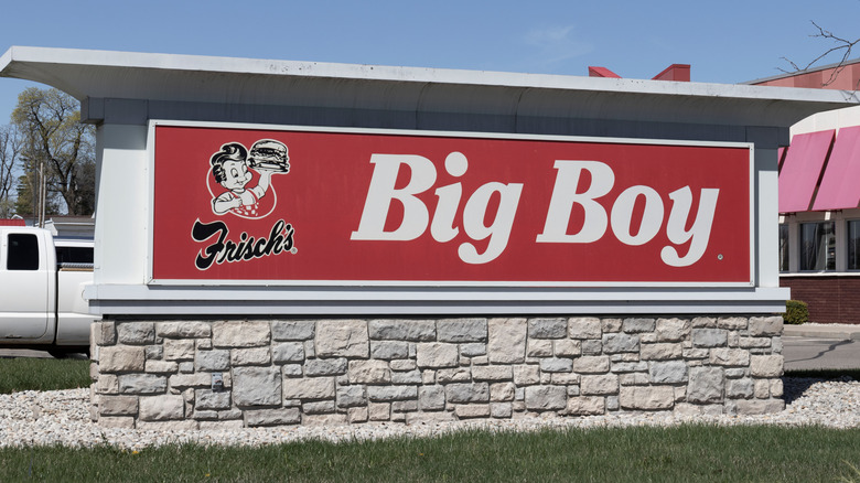 Frisch's Big Boy freestanding sign