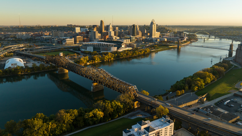 Bridge that connects Northern Kentucky with Cincinnati