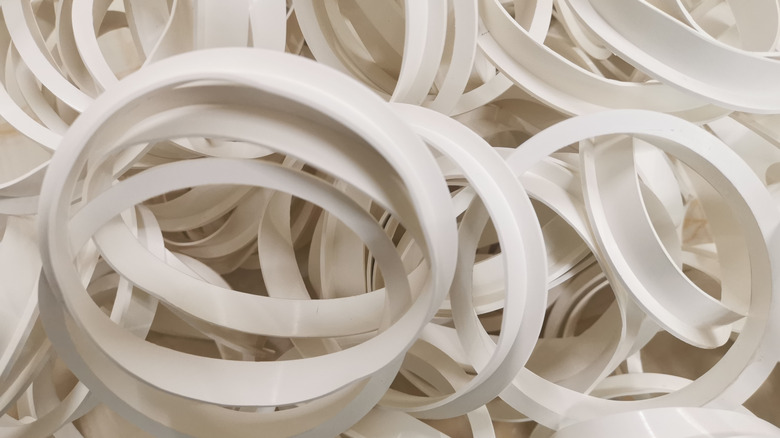 A pile of white silicone sealing rings.