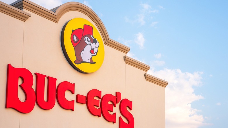 The facade at a Buc-ee's.